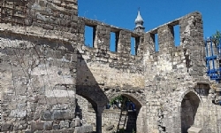 4 yıl aradan sonra Ermeniler tekrar Surp Giragos Kilisesi`ne girebildi