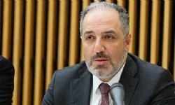 AK Partili Mustafa Yeneroğlu`dan Türkiye`yi terkedecek Ermeni aileye yapılanlarına kınama