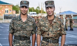 ​Rusya’da yaşayan Asadov kardeşler askerlik yapmak için Ermenistan’a geldiler