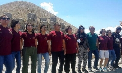 ​Ermenistan Dostluk Platformu üyelerinden Nemrut Dağı`nda barış çağrısı