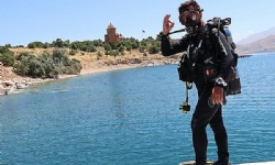 Ermeni dalgıçlar Van Gölü`ne daldı