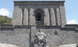 Yerevan’daki El Yazmaları Müzesinde 14-15’inci yüzyıllarına ait ender belgeler sergileniyor