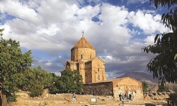​Akhtamar Adası`nın Surp Haç Ermeni Kilisesi ayine hazırlanıyor