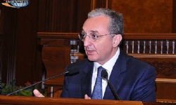 ​Zohrab Mnatsakanyan Milletvekillere Ermenistan dış politikasının üç temel ilkesinden bahsetti[