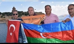 Akdamar Adasındaki kara haç indirilmelidirKara haç Van ve sözde büyük Ermenistan hayali için önemli