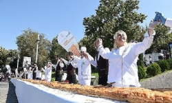 ​Ermenistan’da dünyanın en büyük tatlı ketesi yapıldı