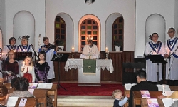 Menemen`de Tarihi Agios Konstantinos Kilisi`nde Noel ayini kutlandı