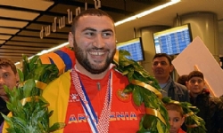 ​Ermeni Simon Martirosyan, 2019 yılının dünyanın ikinci en iyi haltercisi oldu