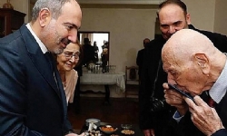 105-year-old Italian citizen receives Armenian passport