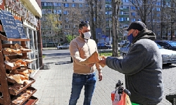 Ukrayna`da Ermeni fırın sahibi muhtaçlara ücretsiz ekmek dağıtıyor