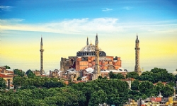 Dünya Ermenileri Katolikosu II. Garegin’den Türkiye yöneticilerinin, Ayasofya Katedrali’ni camiye d