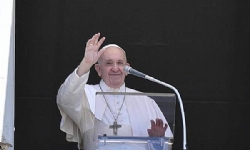 Papa Francis, Ermenistan-Azerbaycan arasındaki çatışmaları endişeyle izlediğini duyurdu