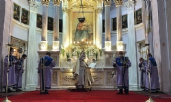 Ermeni Apostolik Kiliselerinde, 4 Ay Sonra İlk Kez “Halka Açık” Kutsal Sunu Ayini Gerçekleştirildi