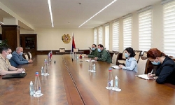 Ermenistan Savunma Bakanı, Rusya Büyükelçisiyle bölgedeki askeri ve siyasi durumunu ele aldı