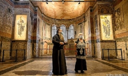 Camiye dönüşen müzeler İstanbul`un tarihi geçmişini yaralıyor