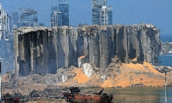 Պէյրութ Տակաւին Իր Աւերակները Կը Մաքրէ, Իսկ Նաւահանգիստը Կը Շարունակէ Աշխատի