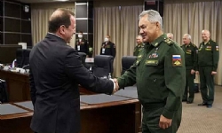 ​Ermenistan Savunma Bakanı, Rus mevkidaşıyla bir araya gelip Uluslararası altıncı ordu oyunlarının a