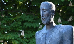 Paris’te Ermeni Soykırımının sembolü olan Komitas heykeli vandallığa maruz kaldı