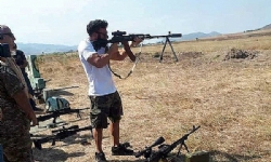 Azerbaycan`da hakkında dava açılan Dan Bilzerian`dan Karabağ`a 250 bin dolar hibe