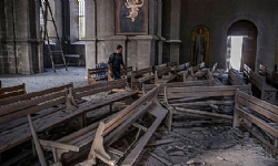 ​Nagorno-Karabakh: Armenia accuses Azerbaijan of shelling Shusha cathedral