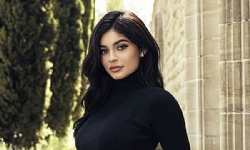 Kylie Jenner expresses support to Armenia and Artsakh