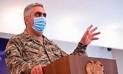 Azerbaycan Silahlı Kuvvetleri her an herhangi bir duvarın altında resim çektirip kendilerine ait ol