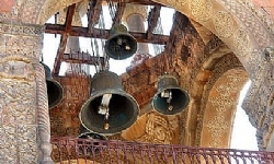 Her gün Kutsal Kilise’nin tüm tapınaklarının çanları 10 dakika Ermeni ordusuna destek olarak dilek d