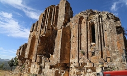 Dersim’de kilisenin taşlarından okul yapıldı