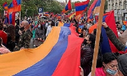 Thousands of Armenians marching in Madrid