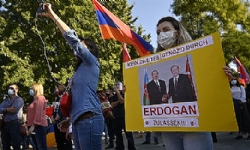 ​Ermenistan barış istiyor, Türkiye cinayet istiyor. Ermeniler Madrid sokaklarında
