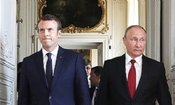 Putin and Macron Discuss Efforts to Stop Nagorno-Karabakh Conflict
