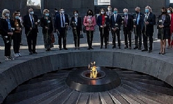 Fransız milletvekilleri Soykırım anıtında