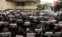 ​Fransa`daki Ermeniler Türkiye`nin Paris Büyükelçiliği önünde protesto eylemi düzenledi
