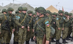 ​Russia sends nearly 2,000 peacekeepers to Karabakh