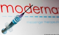 EU agrees coronavirus vaccine deal with Moderna