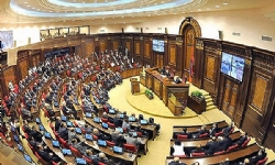 ​Ermenistan parlamentosu sıkıyönetimi kaldırmayı reddetti