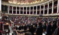​Fransız Dışişleri Bakanı Le Drian`dan meclisin Dağlık Karabağ`ı tanıma kararına tepki