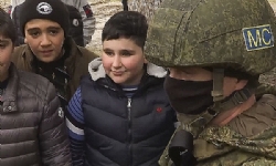 ​Rus Barış gücü askerleri Karabağ’da okul öğrencileriyle güvenlik dersleri gerçekleştirdi