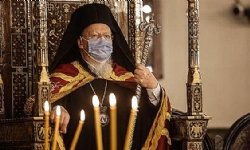 ​Fener Rum Ortodoks Patrikhanesi`nde koronavirüs gölgesinde Noel ayini