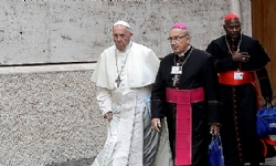 Papa Francis, Belarus`tan sürülen başpiskoposun istifasını kabul etti