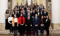 ​Armenian PM meets participants of iGorts program