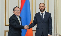Ermenistan Parlamento Başkanı Çin Büyükelçisini kabul etti