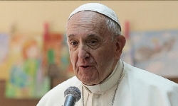 Papa Francesco, piskoposların yer aldığı danışma konseyine ilk kez bir kadını yetkili olarak atadı