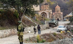 15 Ermeni ziyaretçi Rus Barış Gücü askerlerinin eşliğinde Dadivank’a gitti