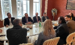 ​Ermenistan Dışişleri Bakanı Moskova’da Ermeni aydın ve iş adamlarıyla bir araya geldi