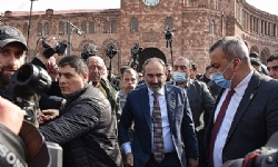 Rusya Ermenistan’da kime yüz çevirdi?