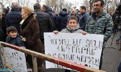 Robert Kocharyan`s supporters block major Yerevan avenue