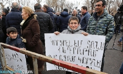 ​Robert Kocharyan`s supporters block major Yerevan avenue