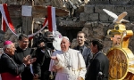​Papa, Musul enkazında `bu nasıl bir zulümdür` dedi; Musullular, Hıristiyan kardeşlerine `geri dönün