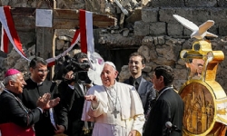 ​Papa, Musul enkazında `bu nasıl bir zulümdür` dedi; Musullular, Hıristiyan kardeşlerine `geri dönün